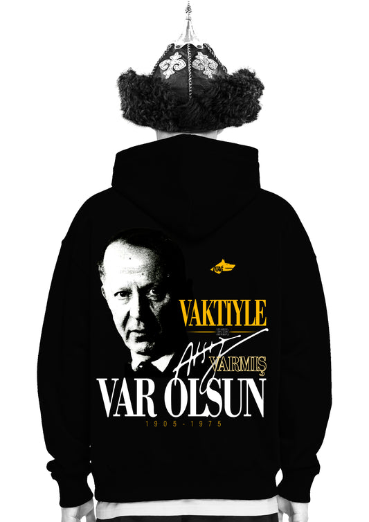 VAKTIYLE BIR ATSIZ VARMIS - OVERSIZED HOODIE